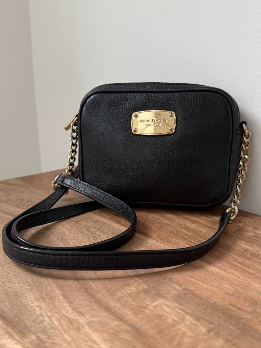 MICHAEL KORS Fulton Black Pebbled Leather Camera Crossbody Bag Gold Logo Plate
